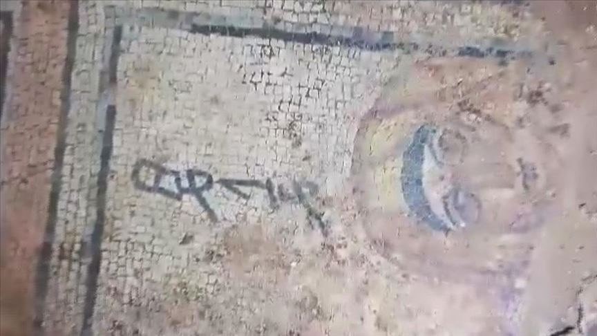 العثور على لوحة فسيفساء تعود إ...