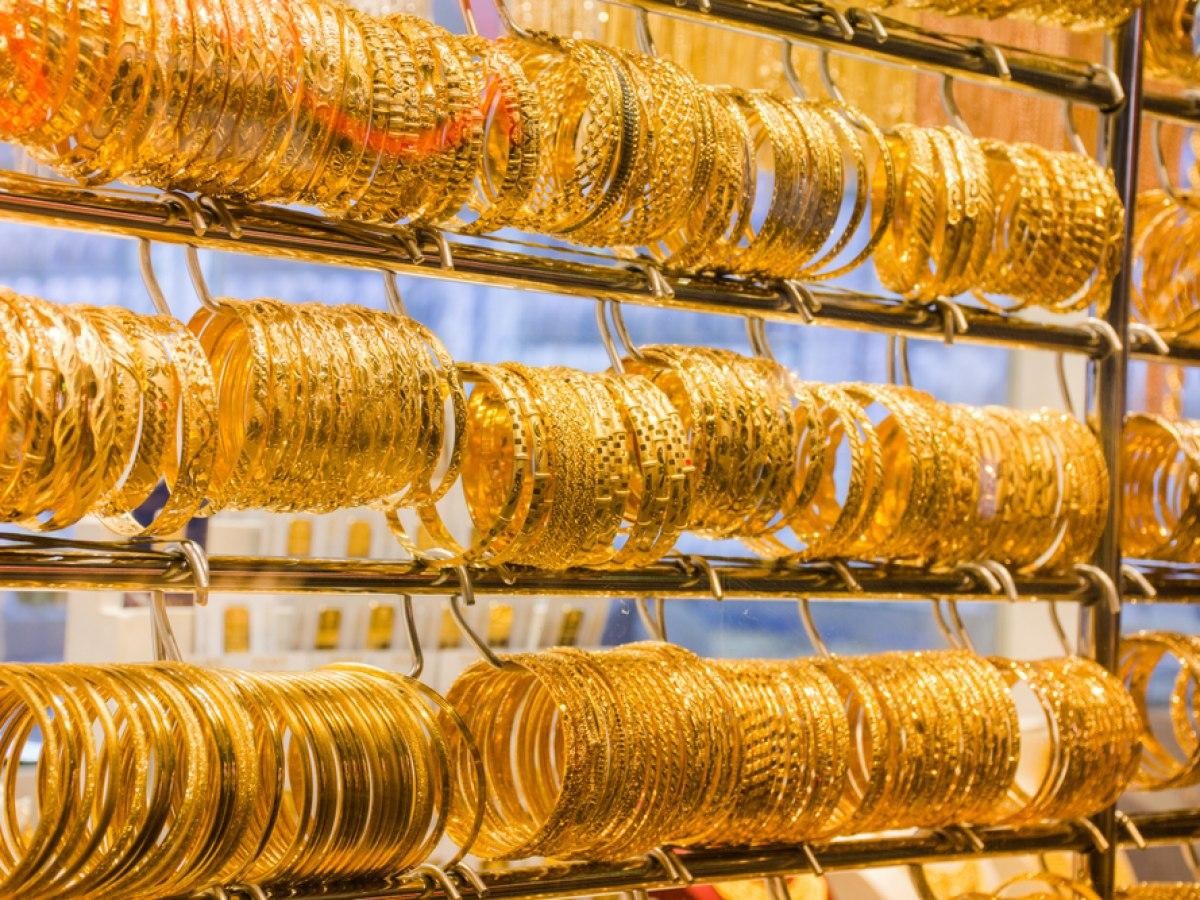غرام الذهب ينخفض في السوق السو...