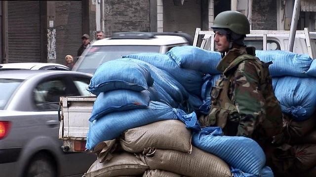 مجهولون يشنون هجمات على حواجز...