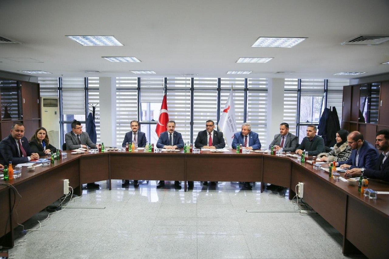 اجتماع لـ "اللجنة السورية التر...
