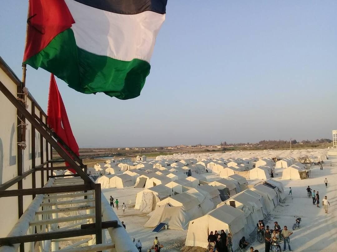 فلسطينيو مخيم دير بلوط بريف حل...