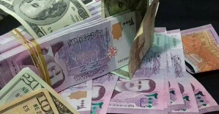 مجددا الدوﻻر يتجه للارتفاع 