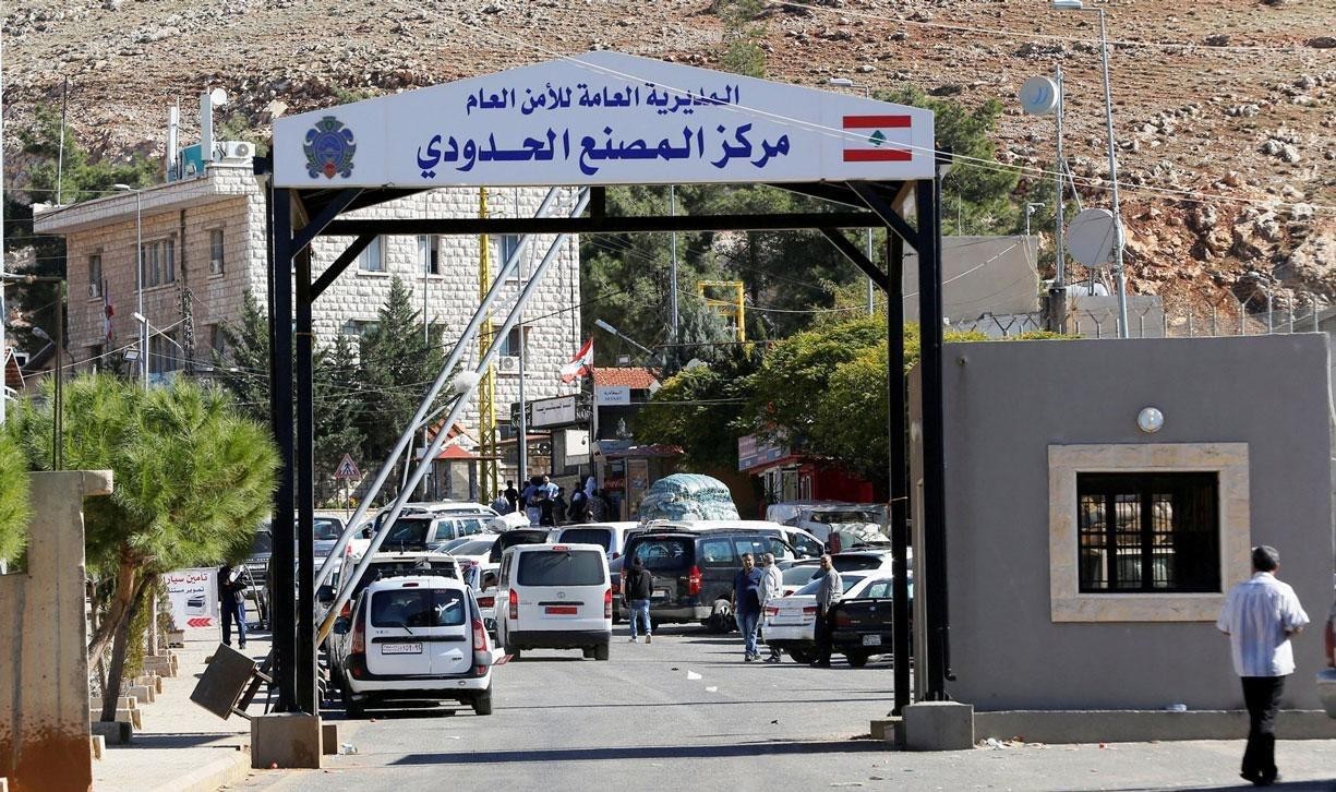لبنان يغلق حدوده مع سوريا بشكل...
