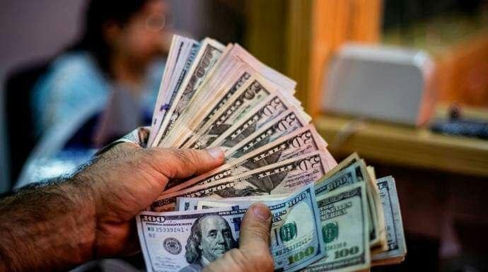 الليرة تواصل تدهورها أمام الدو...