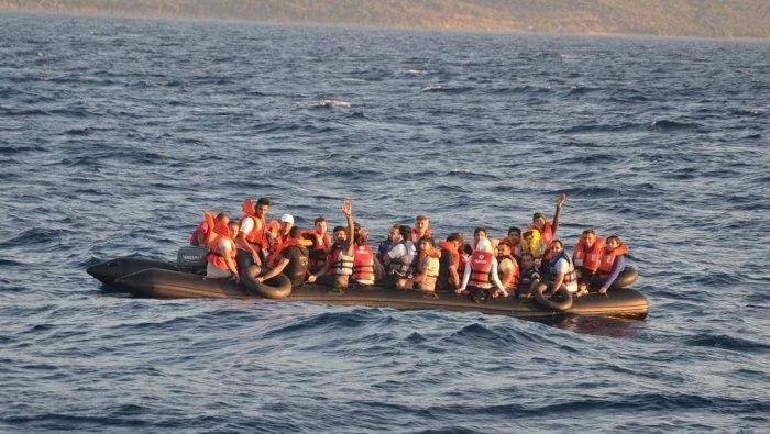 تركيا.. إنقاذ 13 لاجئا سوريا خ...