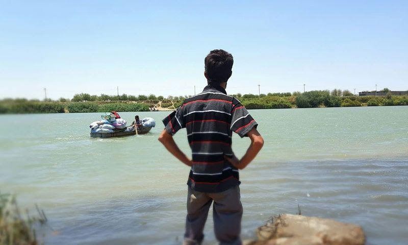 الرقة.. مياه الفرات تبتلع ثلاث...