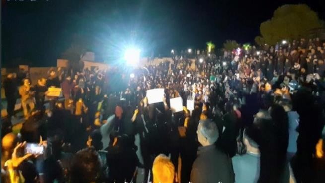 مظاهرة ليلية في درعا تندد بالو...