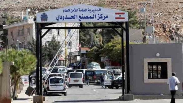 لبنان يفتح معبرين مع سوريا لعو...