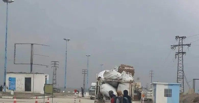 "قسد" تغلق معبر الطبقة بوجه مئ...