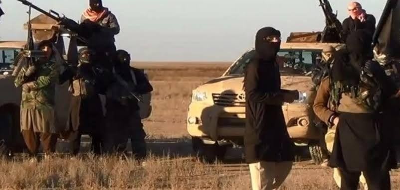 "دا-عش" يتبنى مقتل عناصر للنظا...