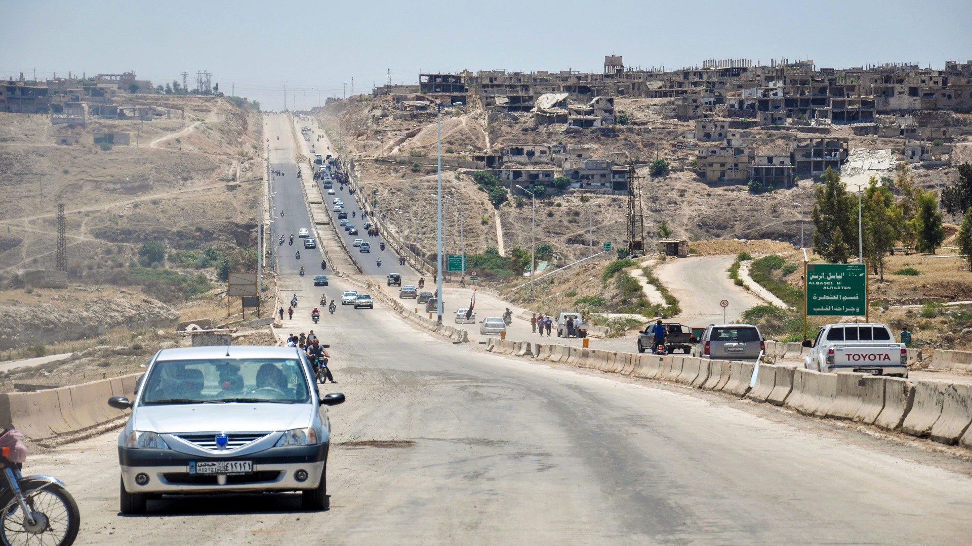 الصراع على منطقة طريق الـ"m4"...