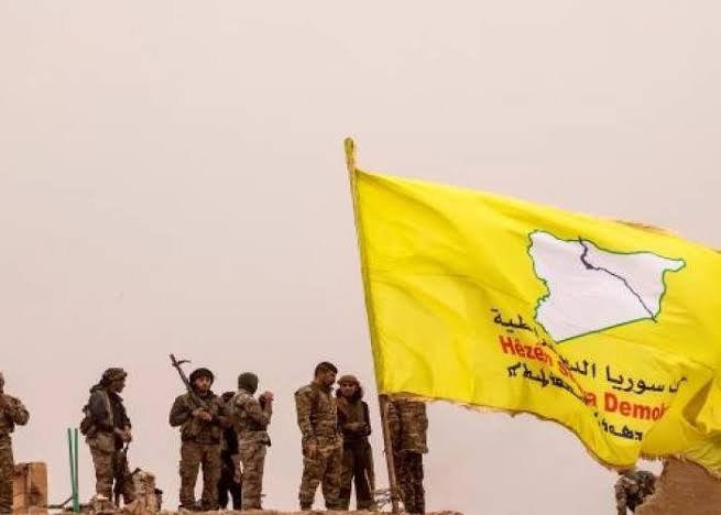 "قسد" تفرض حظر تجوال شرق ديرال...