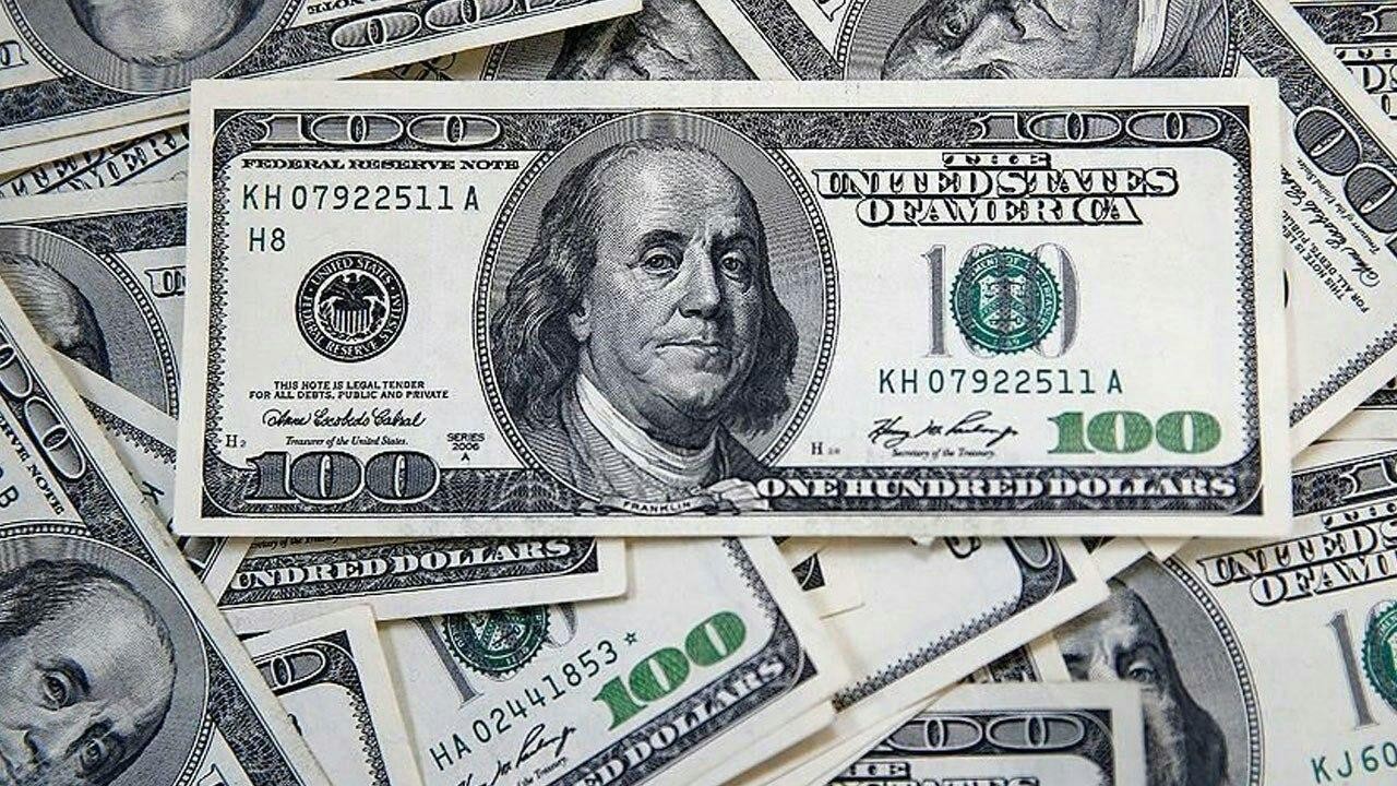 الليرة تتراجع مجددا أمام الدوﻻ...