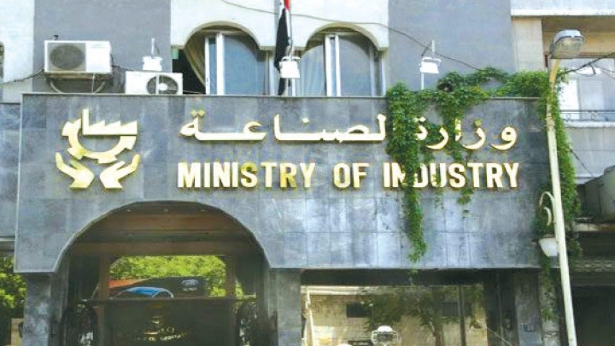 نحو 60 ألف عامل يتركون وظائفهم...