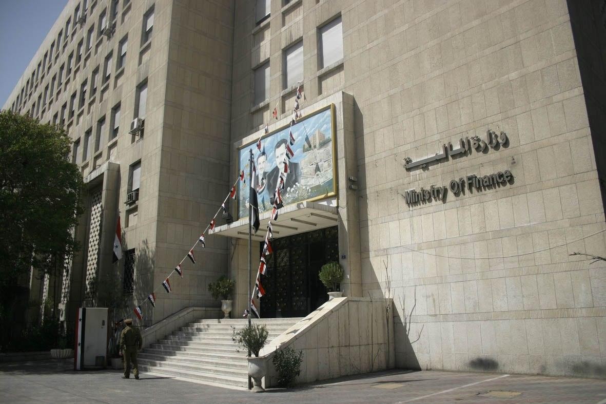 النظام يحجز على أموال وزير الت...