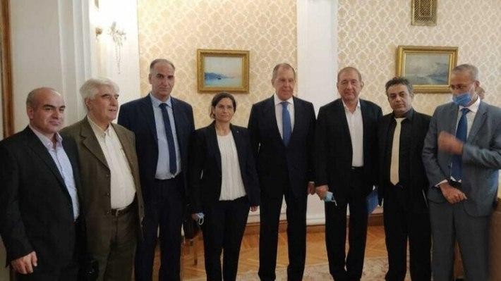 أنقرة تدعو موسكو لعدم التعامل...