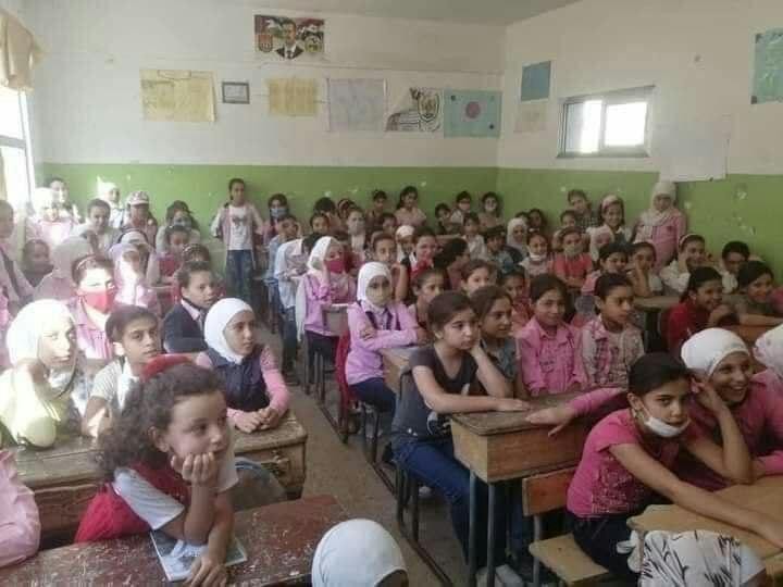 بالصور.. الطلاب في مدراس النظا...