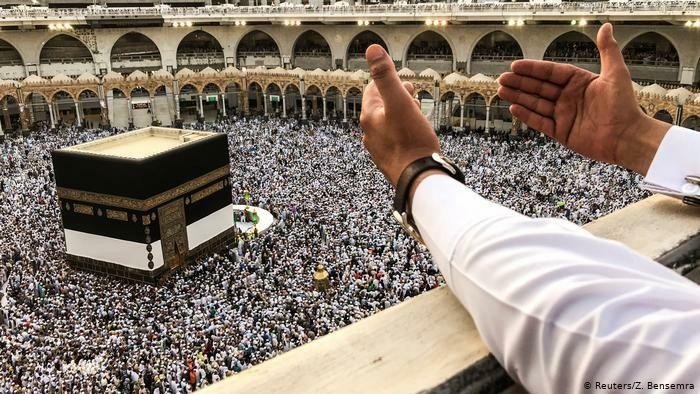 السعودية تسمح بأداء مناسك العم...