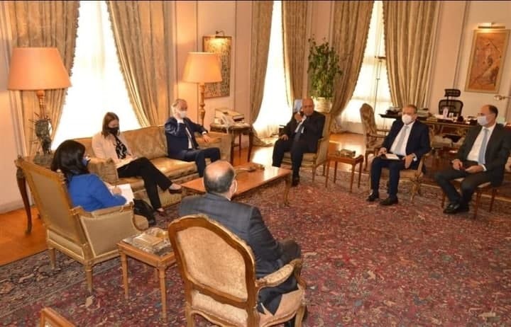 وزير الخارجية المصري يستقبل بي...