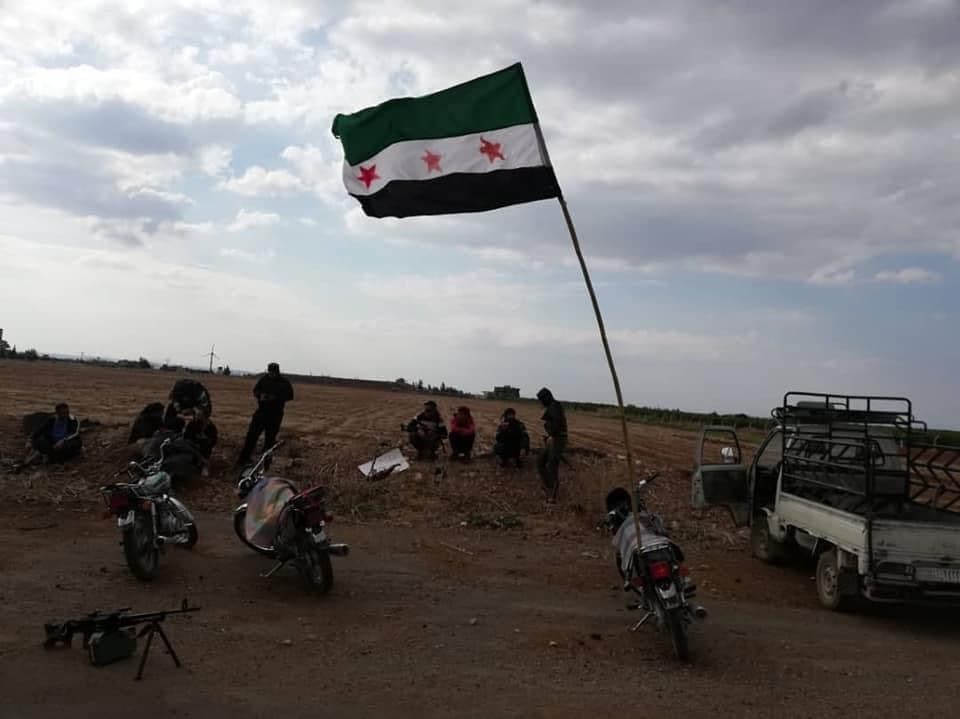 مسلحون يسلمون قوات النظام جثث...