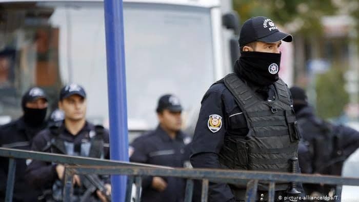 تركيا.. توقيف 24 شخصا بتهمة ال...
