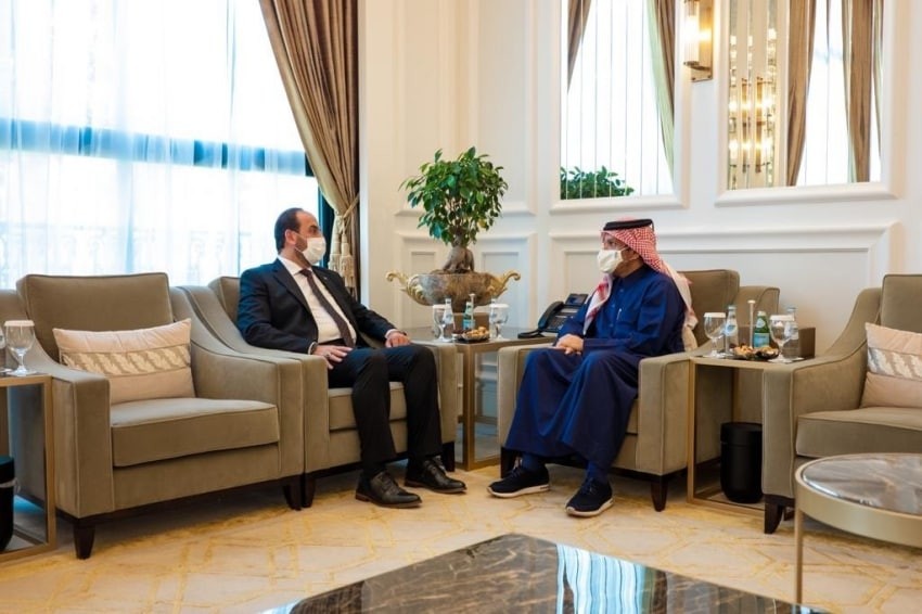 وزير خارجية قطر يبحث مع رئيس ا...