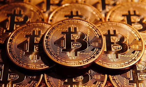 ما هي عملة "البيتكوين" التي تش...