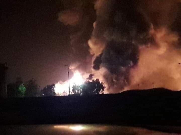 انفجار صهريج يشعل حريقا ضخما ب...