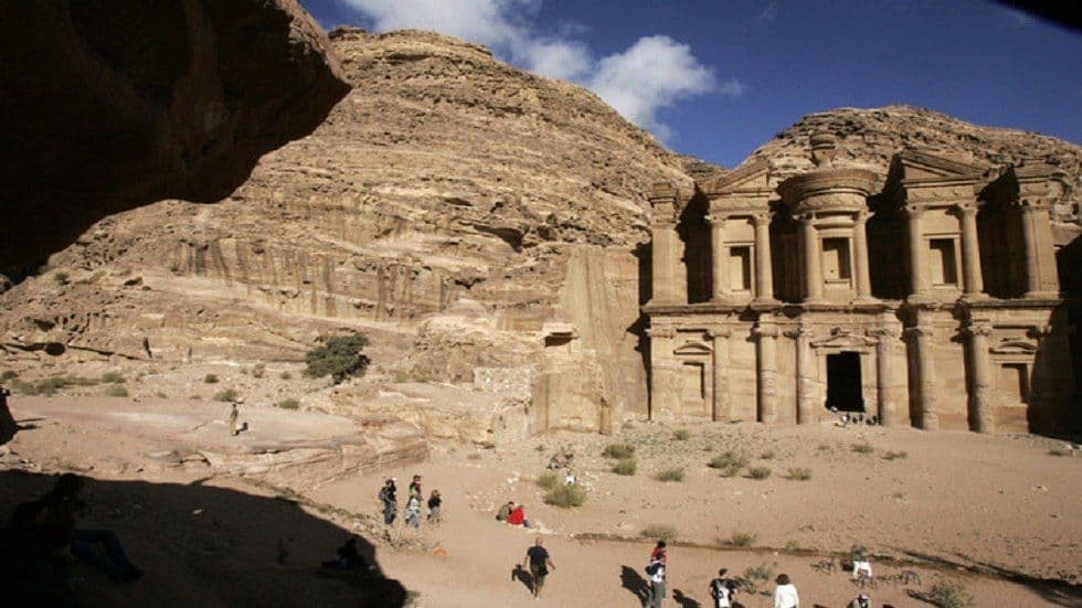 بعد المخدرات.. الأردن يحبط محا...