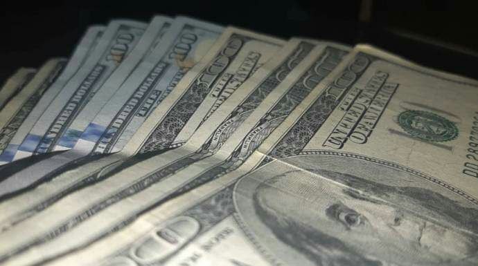 استقرار بسعر صرف الليرة مقابل...