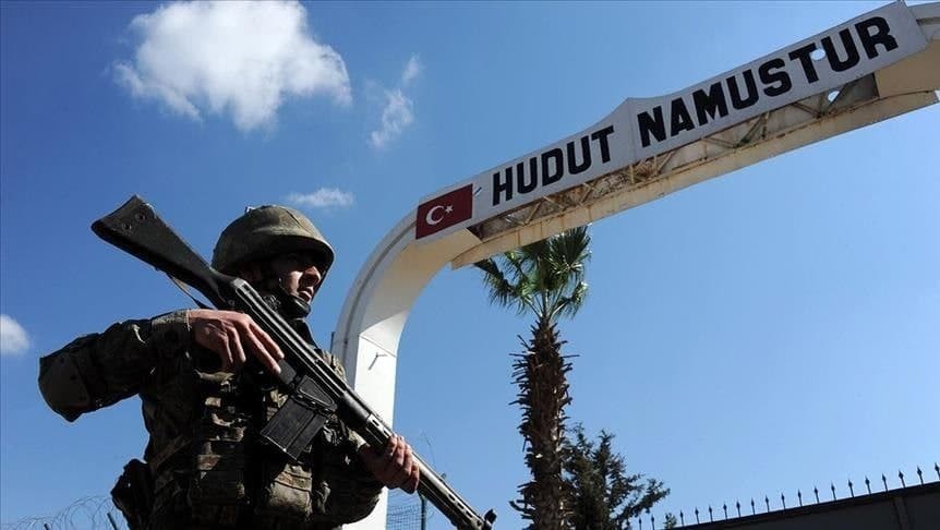 تركيا توقف 11 سورياً دخلوا الب...