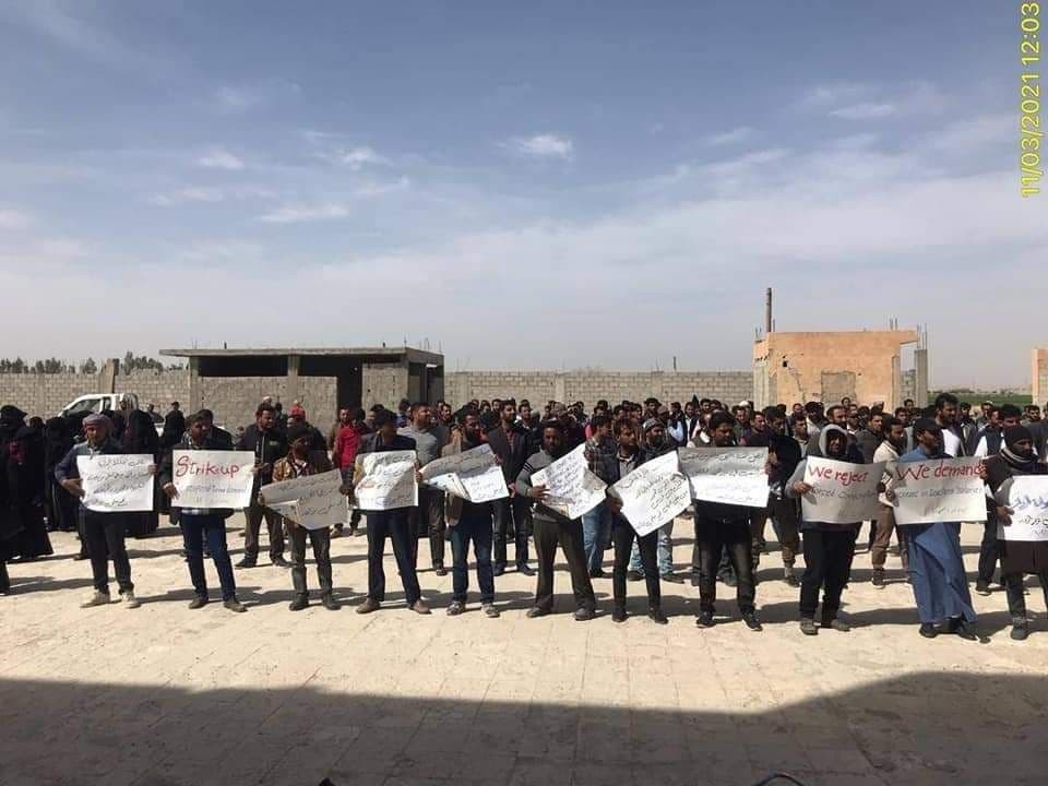 وقفة احتجاجية في دير الزور ضد...