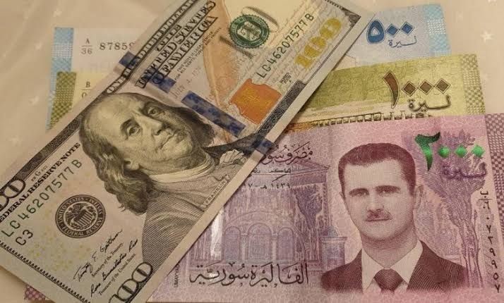 الدولار يتخطى عتبة الـ الأربعة...