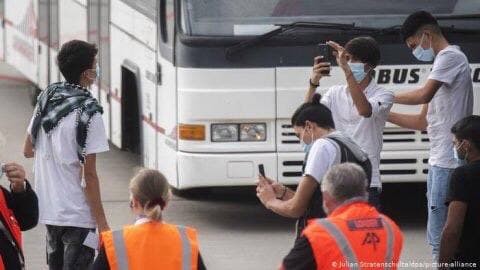 وصول 120 لاجئا إلى ألمانيا قاد...