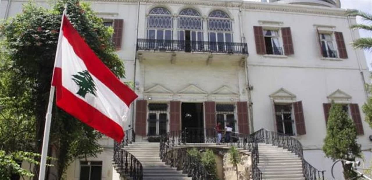 لبنان يرفض استخدام مجاله الجوي...