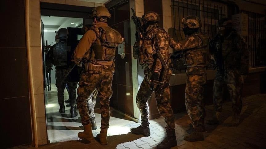 الأمن التركي يعتقل ثلاثة أشخاص...