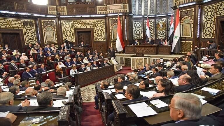 41 مرشحا لمسرحية "انتخابات الر...