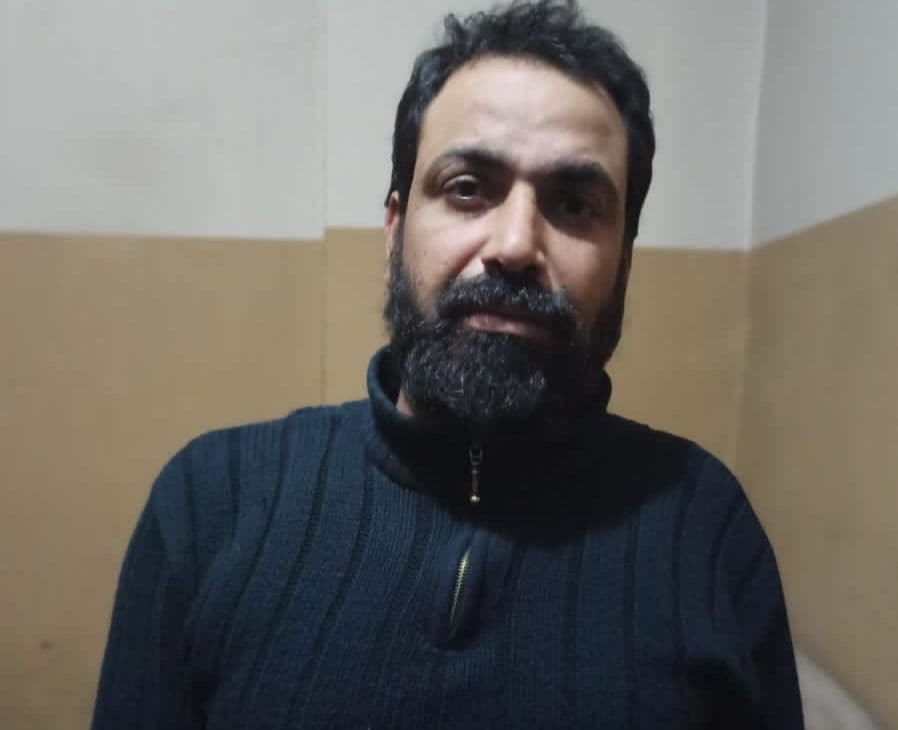 حبس الأطفال بغرفة مجاورة.. رجل...