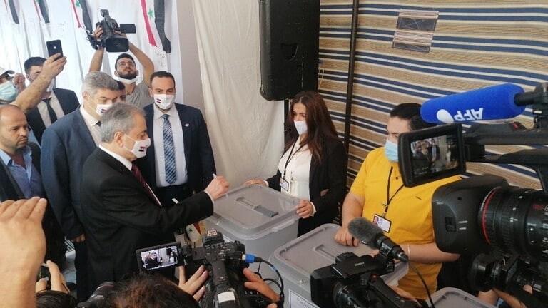 سفارات النظام تفتح أبوابها لان...