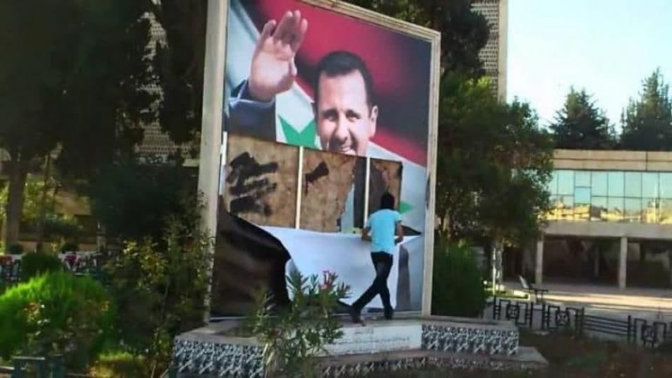 ريف حلب.. تمزيق صور "بشار الأس...