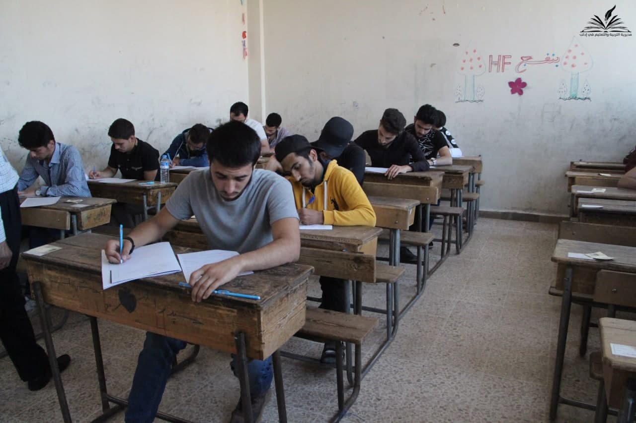برسوم باهظة.. "تربية إدلب" تفت...