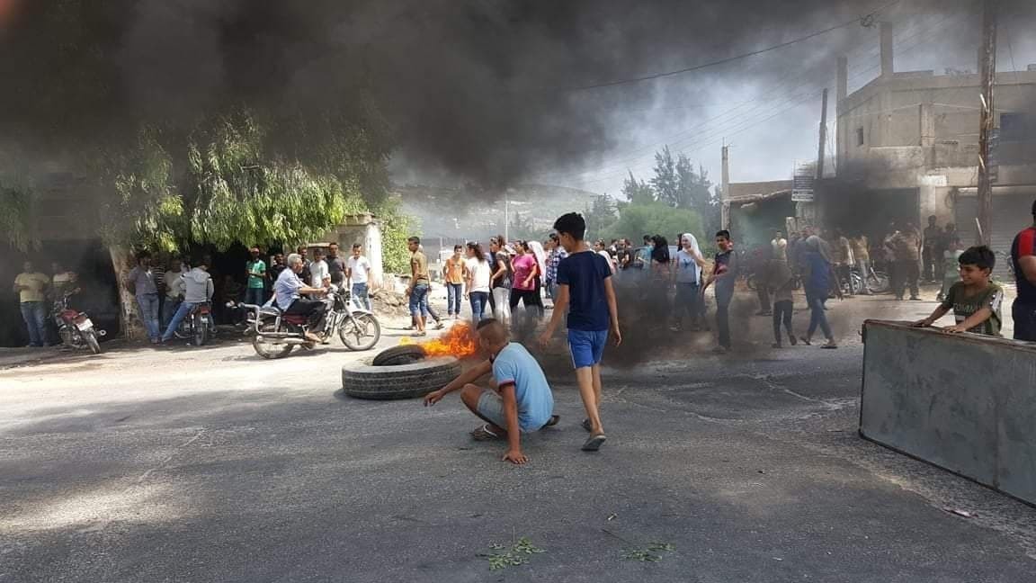 بالفيديو.. امرأة لـ"محافظ طرطو...