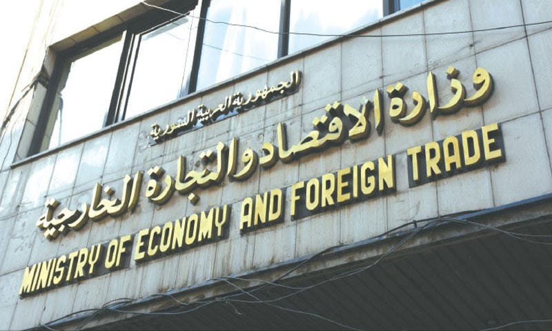 بينها الجبنة والتمور والهواتف....