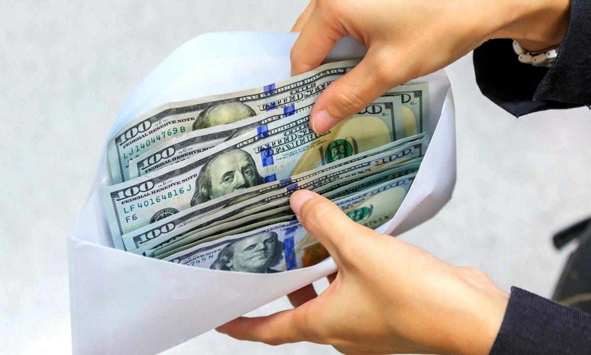 تراجع طفيف بسعر صرف الليرة الس...