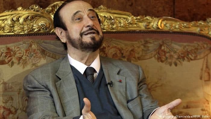"رفعت الأسد" يتخلى عن العشرات...