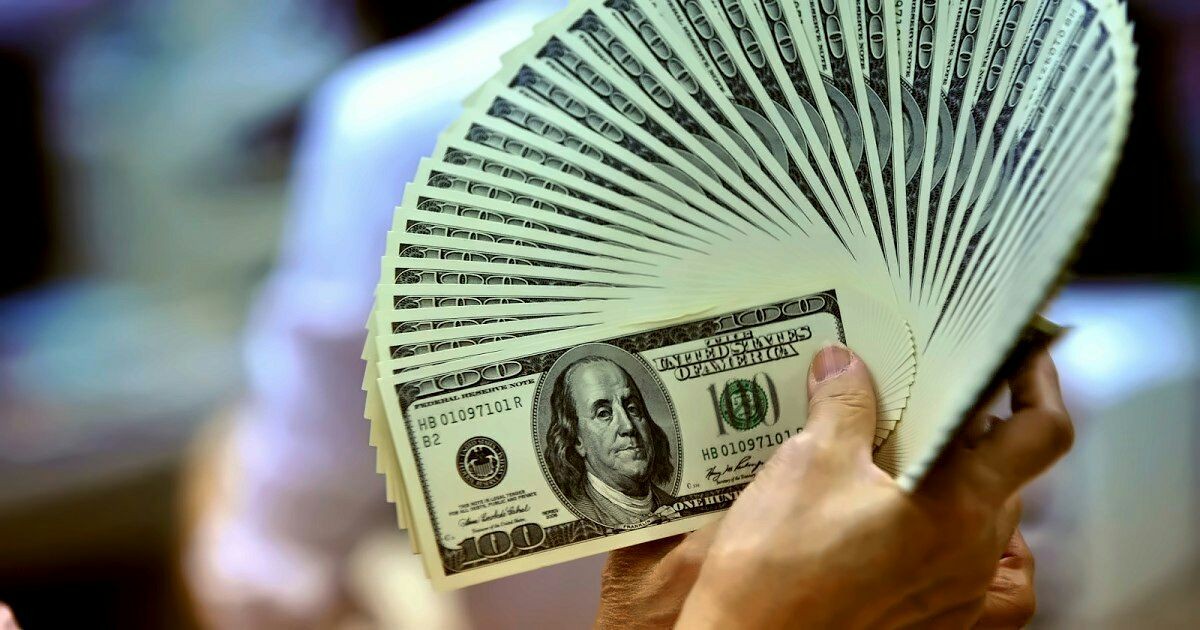 سعر الليرة السورية أمام الدوﻻر...