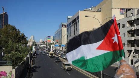 الأردن يسمح لفئة من السوريين ب...