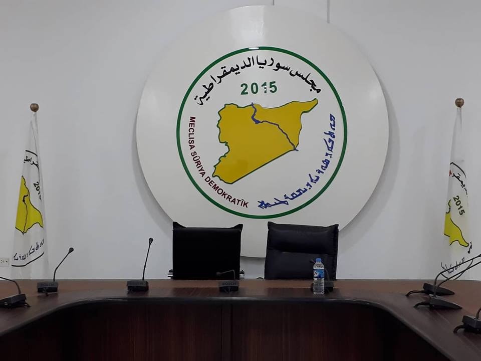 مسؤولو "مسد" ينظرون بجدية إلى...