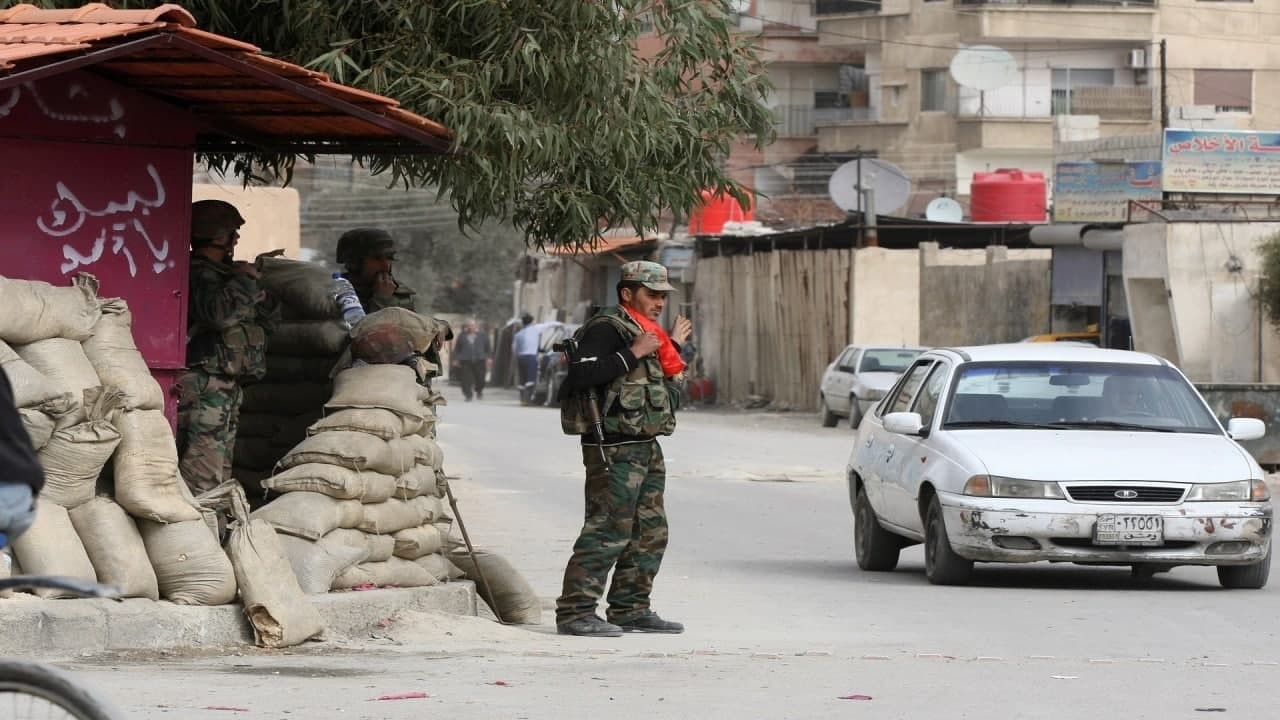 درعا.. النظام اعتقل ثلاثة أشخا...
