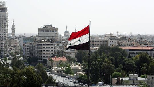 وفد إيراني يجري مباحثات مع الن...